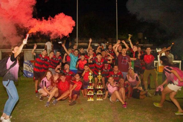 Los chicos de Villa Fontana festejando la Supercopa