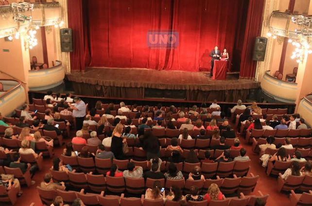 La gala en es en el Teatro 3 de Febrero de Paraná. Foto UNO Diego Arias. La gala en es en el Teatro 3 de Febrero de Paraná. Foto UNO Diego Arias.