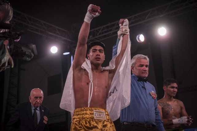 l invicto Marco García venció al boliviano Walter Roca Rivero por nocaut técnico en el primer asalto