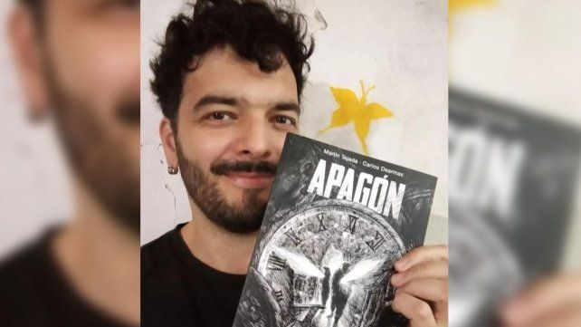 Carlos Dearmas con el libro que le dio varios reconocimientos. Carlos Dearmas con el libro que le dio varios reconocimientos.