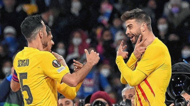 Barcelona derrotó a Napoli y accedió a los octavos de final de la Europa League.