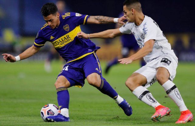 Pavón figura en su primer partido como titular en la Copa Libertadores tras su vuelta a Boca.
