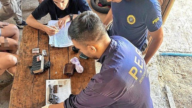 Dos mujeres detenidas. Dos mujeres detenidas.