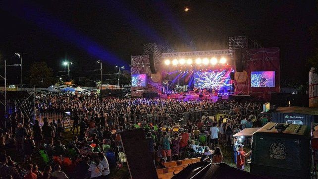 La Delio Valdez llegó a la Fiesta Nacional de la Playa con mucha cumbia