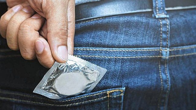 Los preservativos son fundamentales para evitar las ETS.
