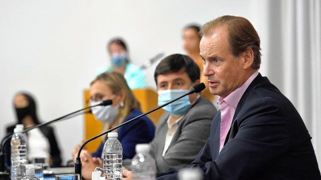 Bordet, junto a Daniel Arroyo y la ministra de Desarrollo Social de la Provincia, en el acto realizado en el CPC de Paraná.