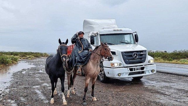 En el camino le tocaron días de lluvia, e incluso granizo En el camino le tocaron días de lluvia, e incluso granizo