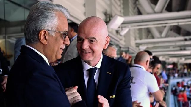 Salman bin Ibrahim Al Khalifa, presidente de la AFC junto a Infantino. Salman bin Ibrahim Al Khalifa, presidente de la AFC junto a Infantino.