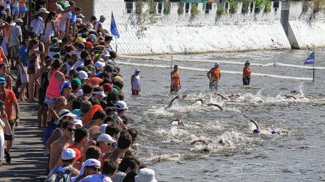 El Triatlón de La Paz se celebra el tercer fin de semana de enero. El Triatlón de La Paz se celebra el tercer fin de semana de enero.