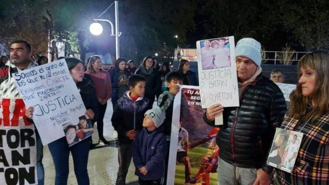 Reclamaron justicia por los jóvenes de Tabossi fallecidos en choque en la Ruta 12. Reclamaron justicia por los jóvenes de Tabossi fallecidos en choque en la Ruta 12.