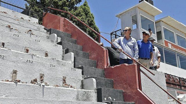 Gustavo Bordet recorrió las obras en el estadio Grella.