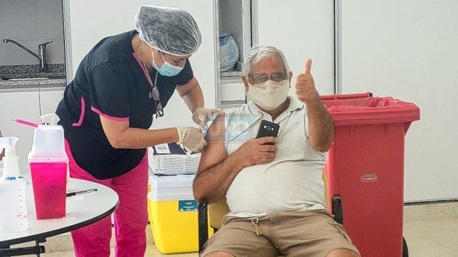 Covid-19: comenzaron a vacunar a mayores de 70 años