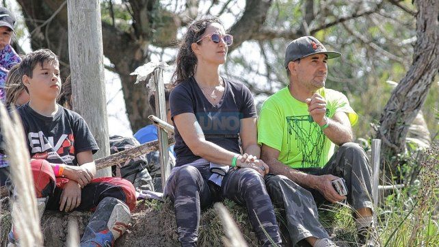 La familia acompañó a los pilotos en La Kava. La familia acompañó a los pilotos en La Kava.