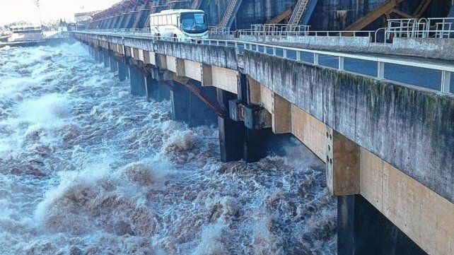 Las represas hidroeléctricas bajaron 50% su generación de energía por las bajantes del Paraná y Uruguay.
