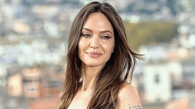 Angelina Jolie borró el tatuaje que se hizo dedicado a Brad Pitt