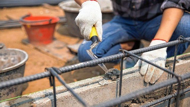 Después del impacto de la reducción de la obra pública en 2024, la construcción privada sostiene al sector Después del impacto de la reducción de la obra pública en 2024, la construcción privada sostiene al sector