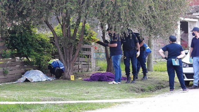 Triple homicidio: la moto del sicario sería clave para apuntalar a los sospechosos