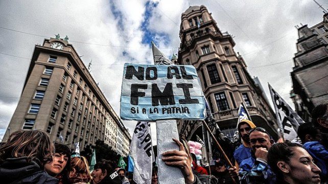 DEUDA. Los estudiosos señalan complicidades, los pueblos resisten.