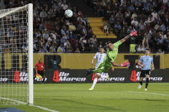El golazo de Di María ante los Charrua.