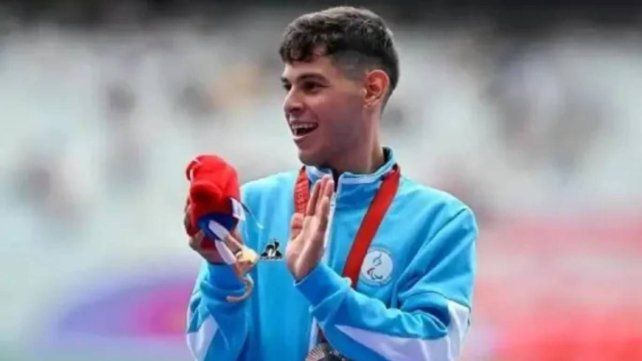 El atleta Alexis Chávez levantó la medalla de plata en los Juegos Paralímpicos, luego de casi empatar con Yifei Yang de China. El atleta Alexis Chávez levantó la medalla de plata en los Juegos Paralímpicos, luego de casi empatar con Yifei Yang de China.