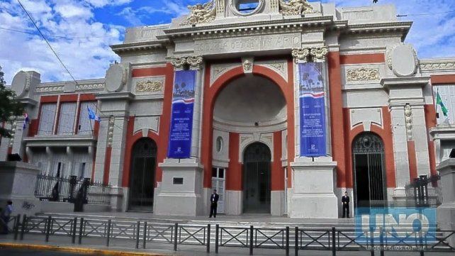 Padres de la escuela Del Centenario reclaman clases presenciales diarias 