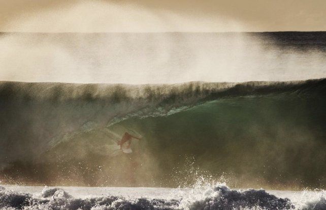 El team argentino, que está en la segunda etapa de su preparación, encontró olas de hasta tres metros, como acá Usuna. 