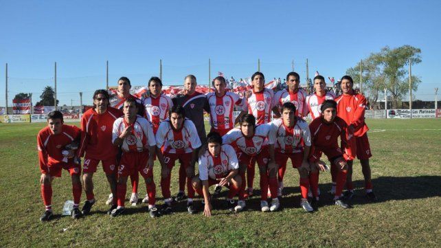 El plantel de Atlético Paraná que logró el ascenso al Argentino B a través de la Promoción. El plantel de Atlético Paraná que logró el ascenso al Argentino B a través de la Promoción.
