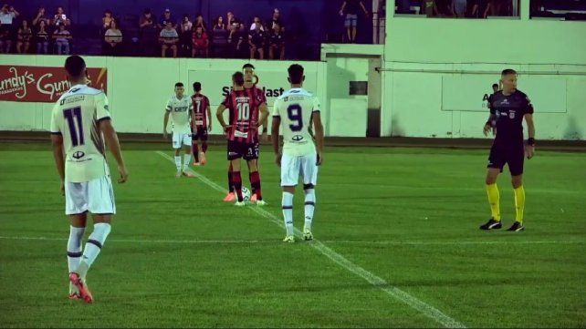 Tristán Suárez y Patronato igualan sin goles en Ezeiza. Tristán Suárez y Patronato igualan sin goles en Ezeiza.