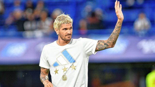 De Paul en la entrada en calor de Argentina antes del partido contra Uruguay en La Bombonera De Paul en la entrada en calor de Argentina antes del partido contra Uruguay en La Bombonera