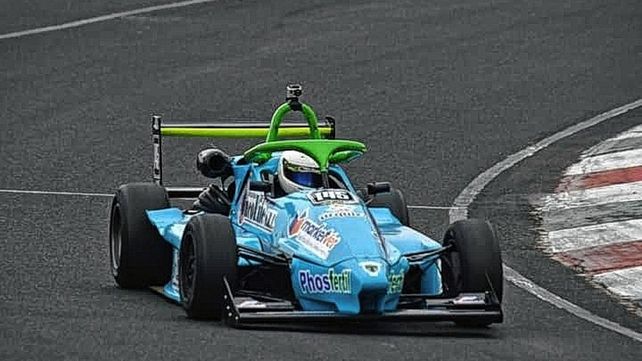 Iñaki Arrías corre en La Plata.