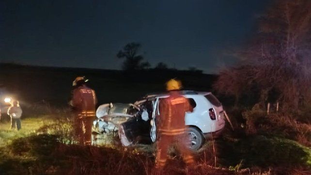 Choque frontal en Ruta 11 dejó dos conductores hospitalizados. Choque frontal en Ruta 11 dejó dos conductores hospitalizados.