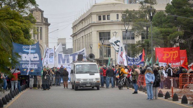 Se realizó en Paraná la marcha en repudio a la represión en Jujuy. Se realizó en Paraná la marcha en repudio a la represión en Jujuy.