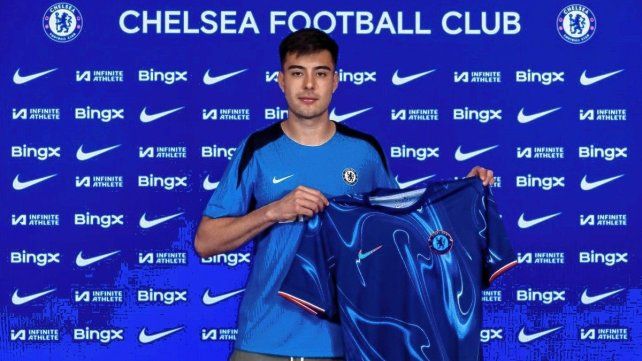 El surgido de las inferiores de Boca, Aaron Anselmino, fue presentado en Chelsea. El surgido de las inferiores de Boca, Aaron Anselmino, fue presentado en Chelsea.