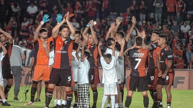 Colón no pudo abrir el marcador ante su gente. Colón no pudo abrir el marcador ante su gente.