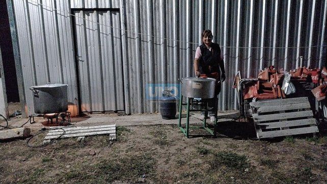 Vecinos de Villa Urquiza se solidarizaron con Mónica, a quien desconocidos le robaron mercadería y elementos de trabajo del quiosco que atiende desde 2008