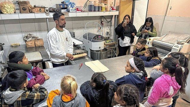 La panadería social San José nació hace ocho años y recibe la visita de escuelas para compartir sus saberes La panadería social San José nació hace ocho años y recibe la visita de escuelas para compartir sus saberes