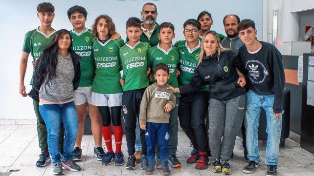 Los chicos de la M13 junto a padres y coordinadores de la categoría. En Tilcara trabajan para la 11ª edición. Los chicos de la M13 junto a padres y coordinadores de la categoría. En Tilcara trabajan para la 11ª edición.