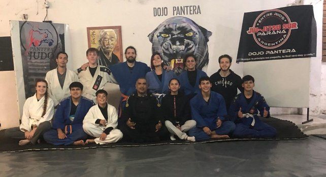 Habrá una muestra deportiva en el Dojo Pantera. Habrá una muestra deportiva en el Dojo Pantera.