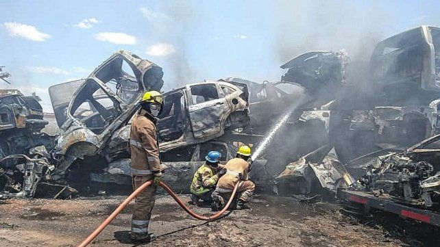 En Concordia los bomberos luchan contra los incendios a diario.