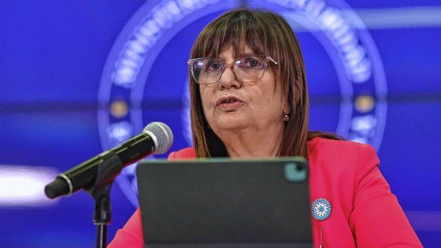 Patricia Bullrich impulsa infiltración en redes sociales con identidades falsas. Patricia Bullrich impulsa infiltración en redes sociales con identidades falsas.