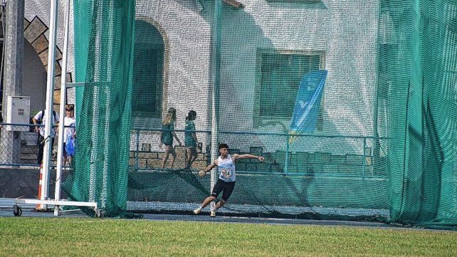 En el segundo lanzamiento Lucas MIño alcanzó la marca que le permitió abrazar la gloria En el segundo lanzamiento Lucas MIño alcanzó la marca que le permitió abrazar la gloria
