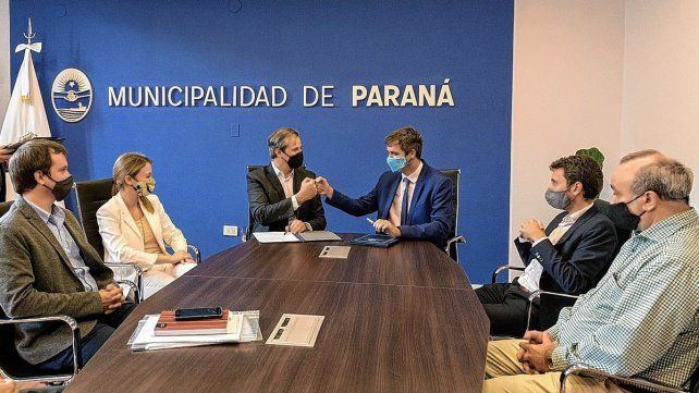 Bahl y Cresto firmaron el acuerdo este viernes en Paraná.