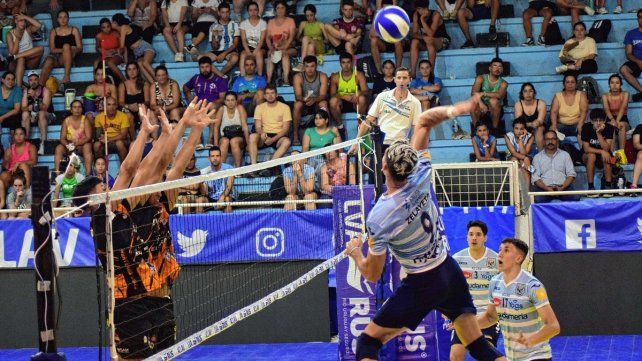Ciudad Vóley le ganó a Monteros por 3 a 2 en un partidazo.