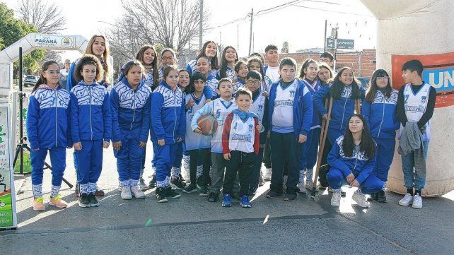 Los deportistas de la entidad colaboraron con el maratón.