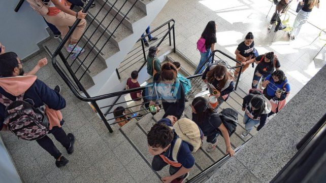 En Paraná, la matrícula universitaria creció casi el 30% en cinco años. En Paraná, la matrícula universitaria creció casi el 30% en cinco años.