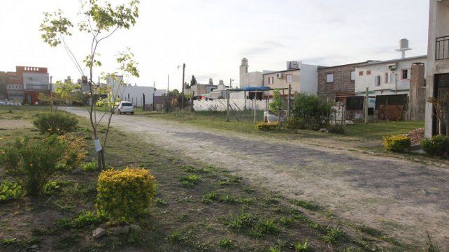 María de Lourde Cura ya tiene su calle con árboles en el barrio Villa Uranga de Paraná