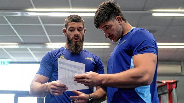 Marcos Kremer estudia la rutina de entrenamientos junto a Tomás Lavanini. Marcos Kremer estudia la rutina de entrenamientos junto a Tomás Lavanini.