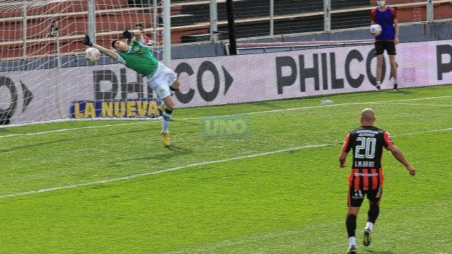 Facundo Altamirano en acción, enfrentando a Patronato.