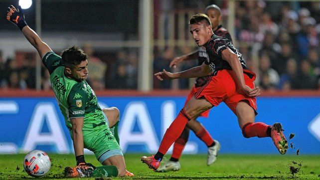 Brian Romero marcó el primer gol del torneo para River y quebró una larga racha.