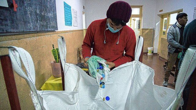 Serán 24 estructuras en escuelas, clubes y una facultad de Paraná. Los materiales serán reciclados para mobiliario y juegos infantiles en la ciudad